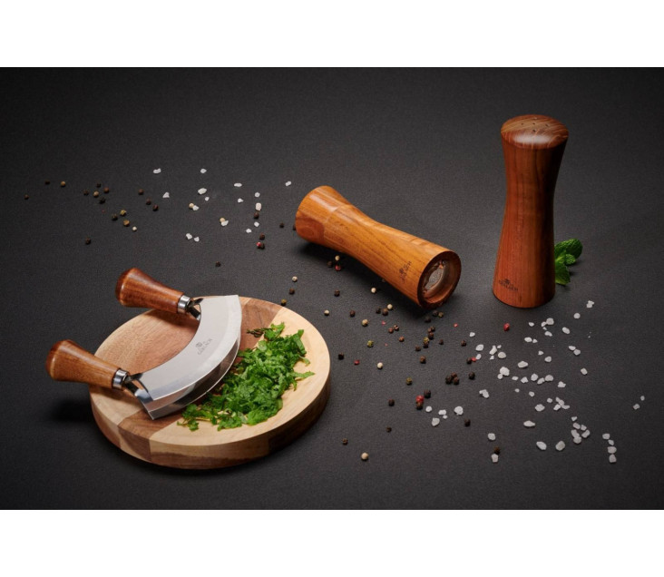 Dřevěná solnička a mlýnek...