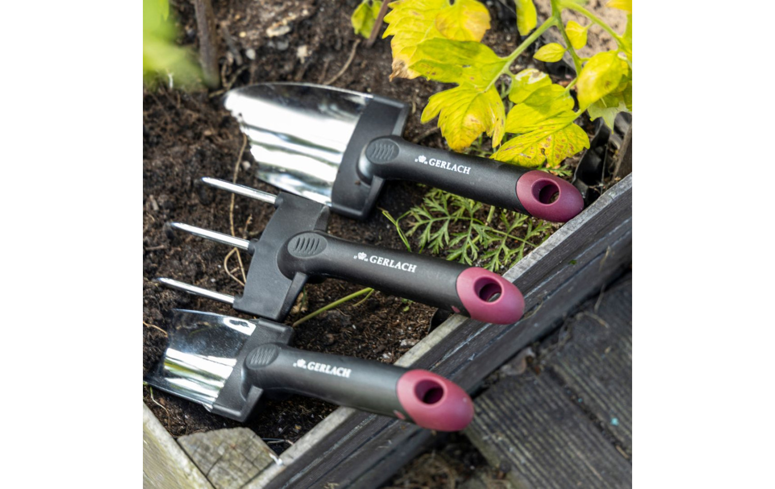 Ocelový kultivátor